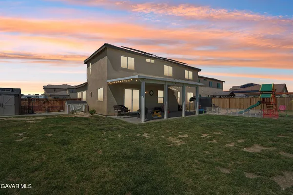 $499,999 | 2016 Via Vida Feliz Avenue, Rosamond, CA 93560