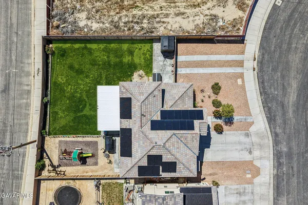 $499,999 | 2016 Via Vida Feliz Avenue, Rosamond, CA 93560