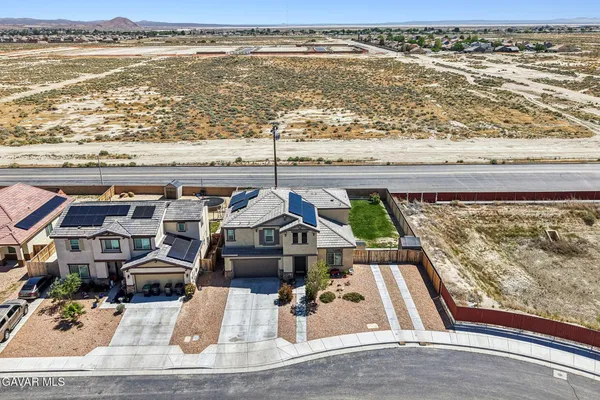 $499,999 | 2016 Via Vida Feliz Avenue, Rosamond, CA 93560