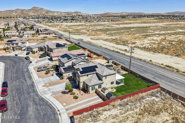 $499,999 | 2016 Via Vida Feliz Avenue, Rosamond, CA 93560