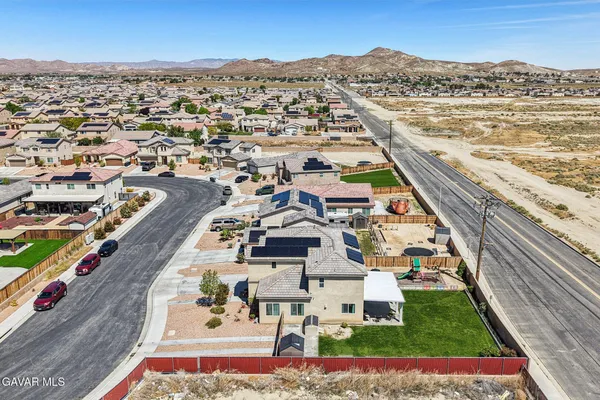 $499,999 | 2016 Via Vida Feliz Avenue, Rosamond, CA 93560