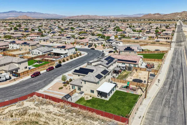 $499,999 | 2016 Via Vida Feliz Avenue, Rosamond, CA 93560