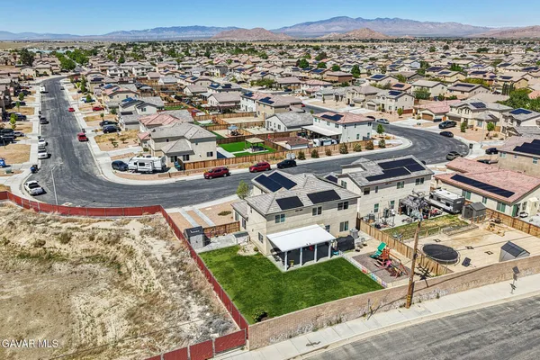 $499,999 | 2016 Via Vida Feliz Avenue, Rosamond, CA 93560