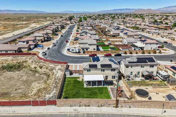 $499,999 | 2016 Via Vida Feliz Avenue, Rosamond, CA 93560