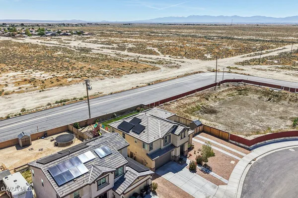 $499,999 | 2016 Via Vida Feliz Avenue, Rosamond, CA 93560