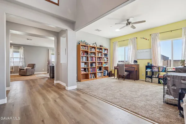 $499,999 | 2016 Via Vida Feliz Avenue, Rosamond, CA 93560