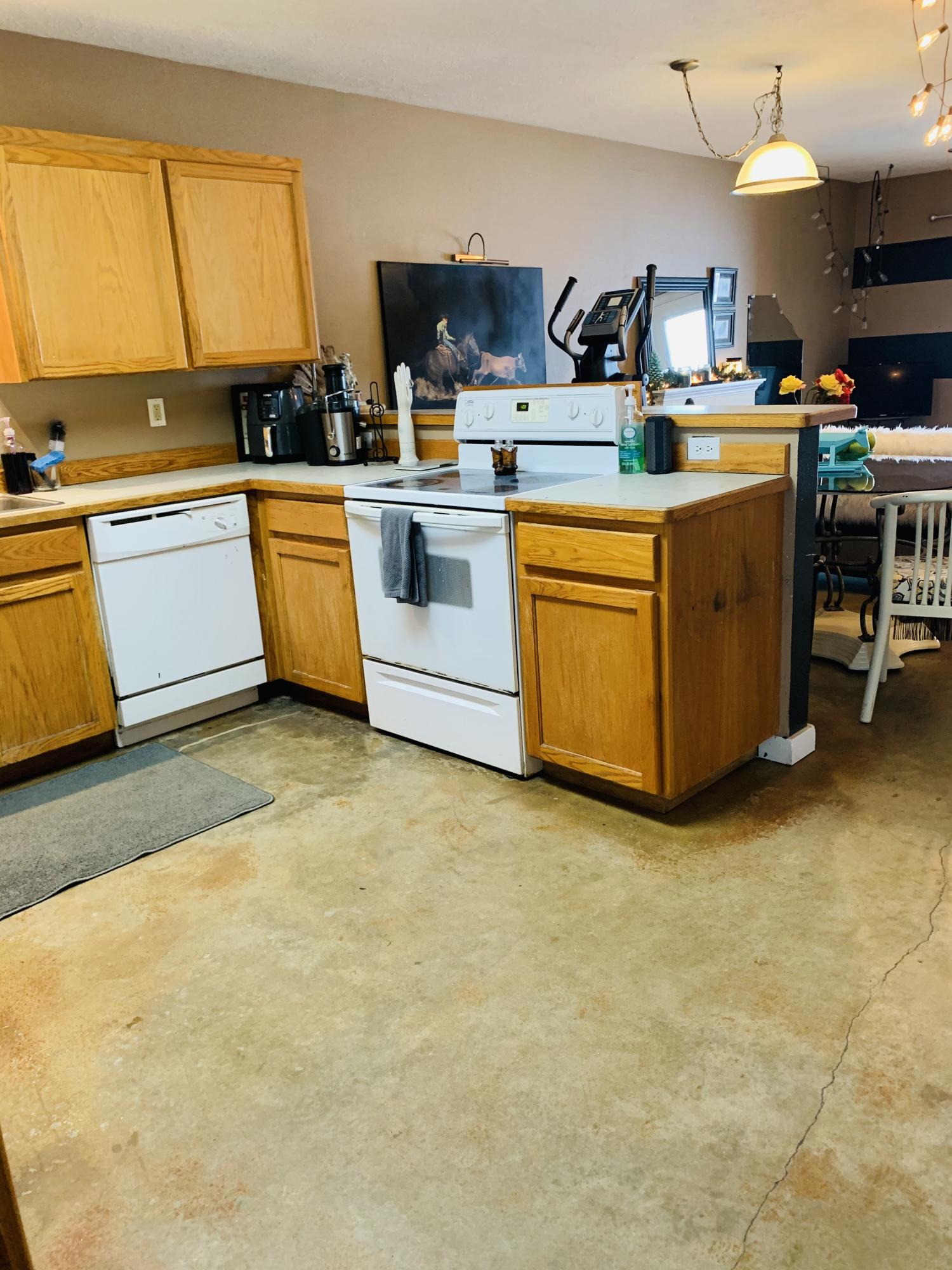 566 5th Street Metolius, OR 97741 - Photo 21 of 39 Kitchen