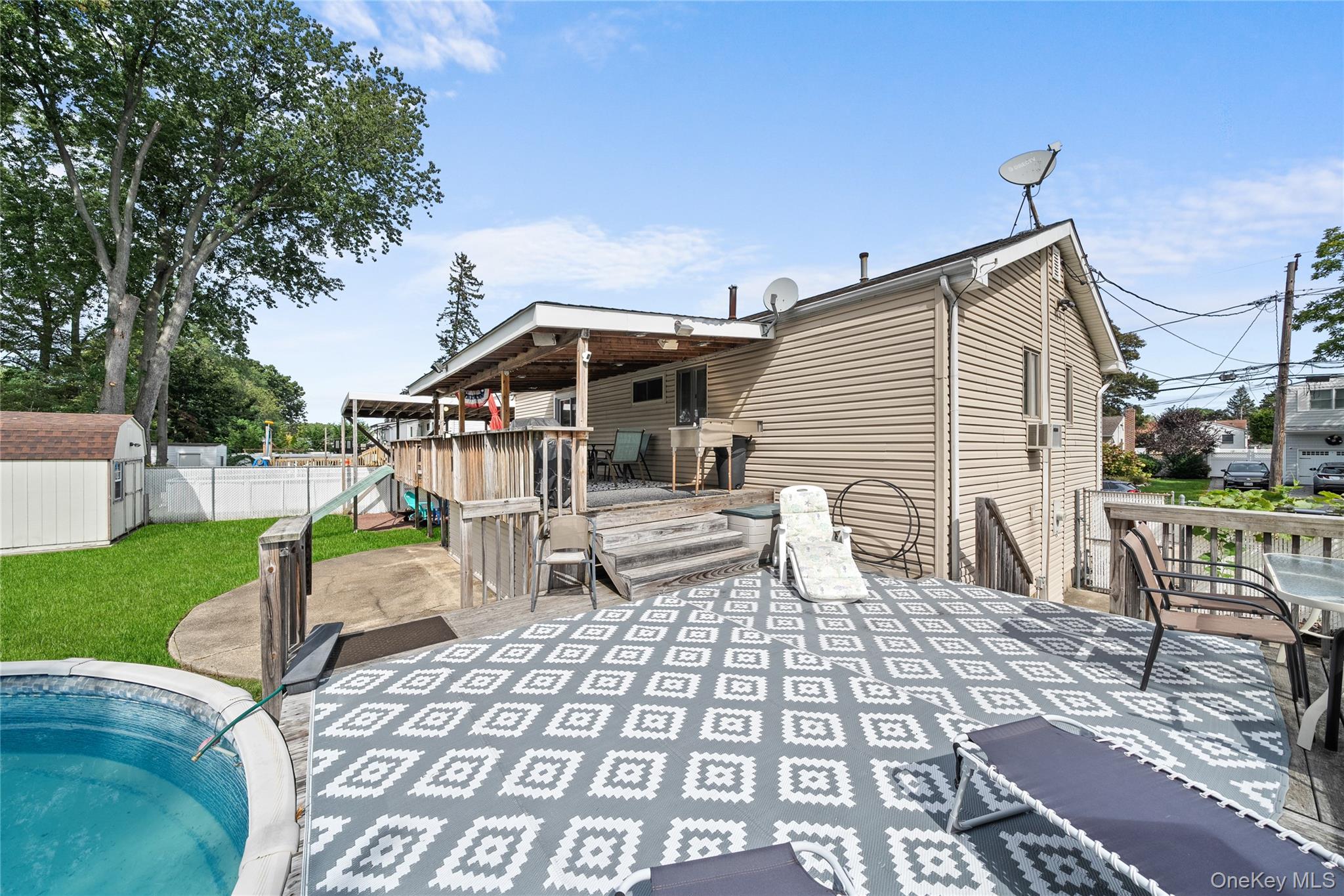 34 West 21st Street Deer Park, NY 11729 - Photo 27 of 33 a backyard of a house with table and chairs