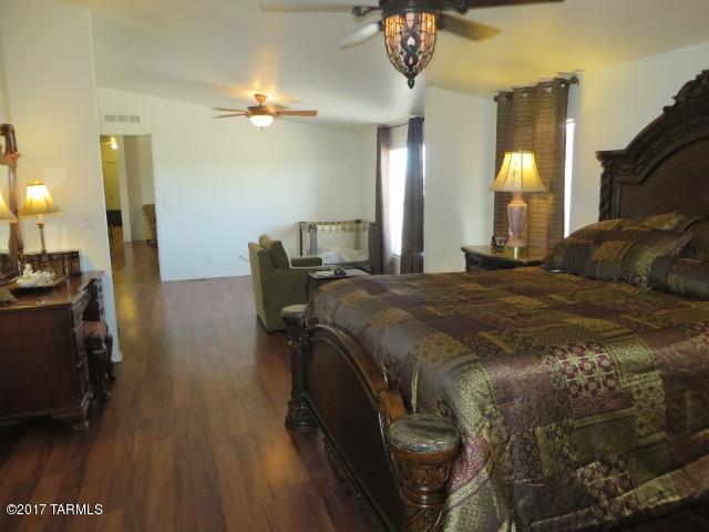 16077 Gold Bell Road Marana, AZ 85653 - Photo 9 of 29 Gallery Image 9