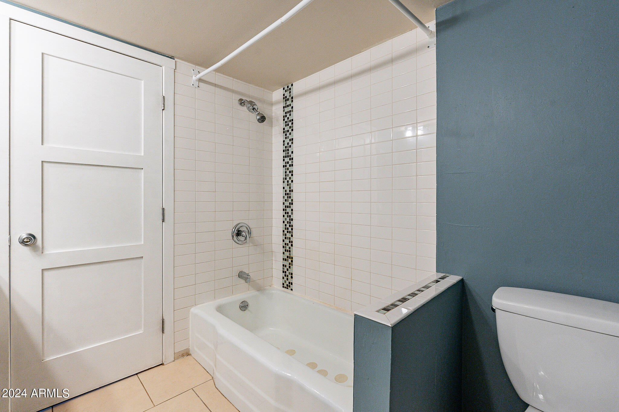 1630 East Georgia Avenue, Unit 204 Phoenix, AZ 85016 - Photo 19 of 23 a bathroom with a bathtub a toilet and a shower