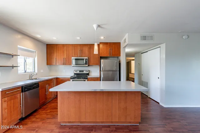 $1,995 | 1630 East Georgia Avenue, Unit 204, Phoenix, AZ 85016