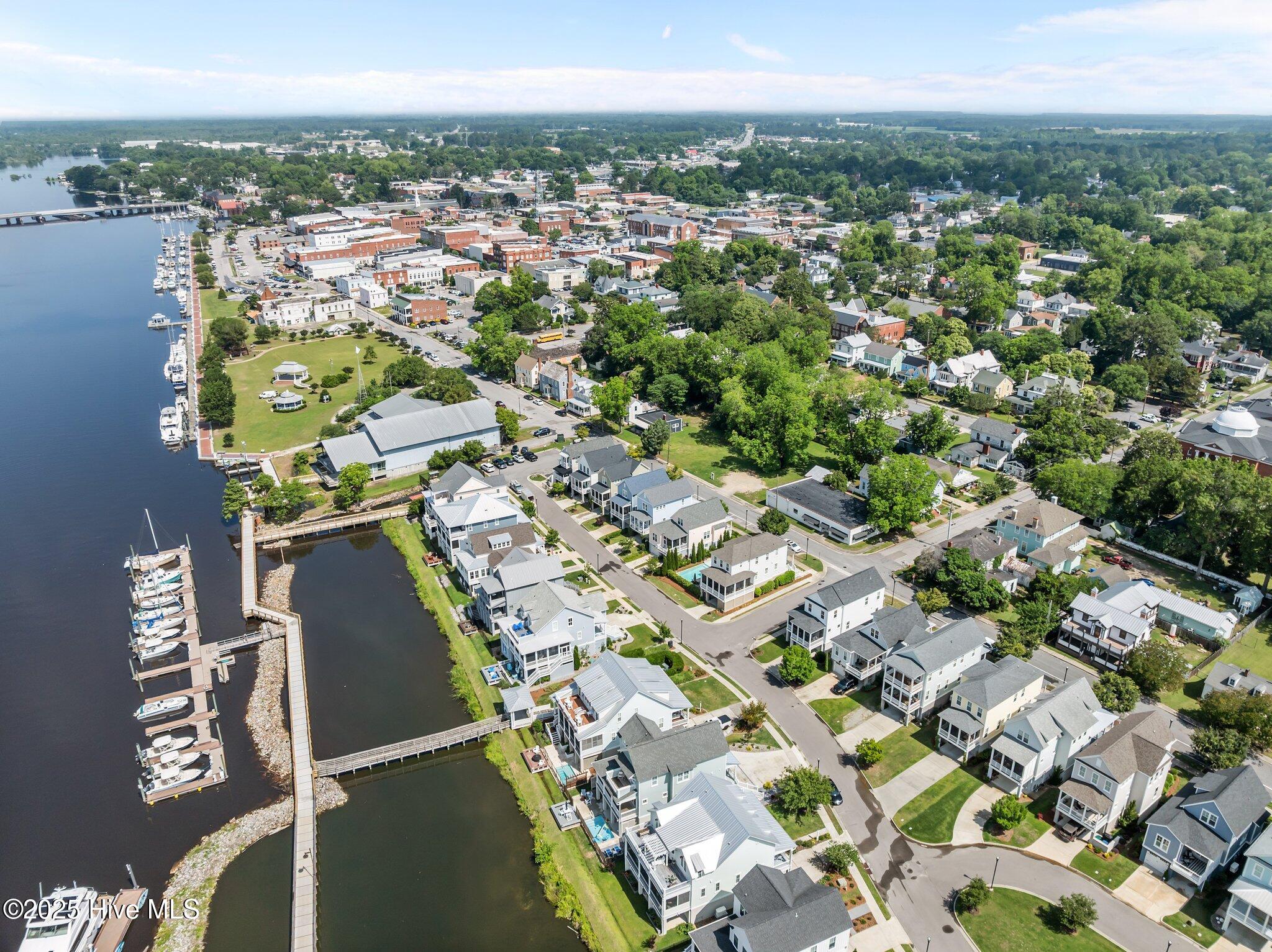 233 East Water Street Washington, NC 27889 - Photo 11 of 47 Coastal living at your doorstep