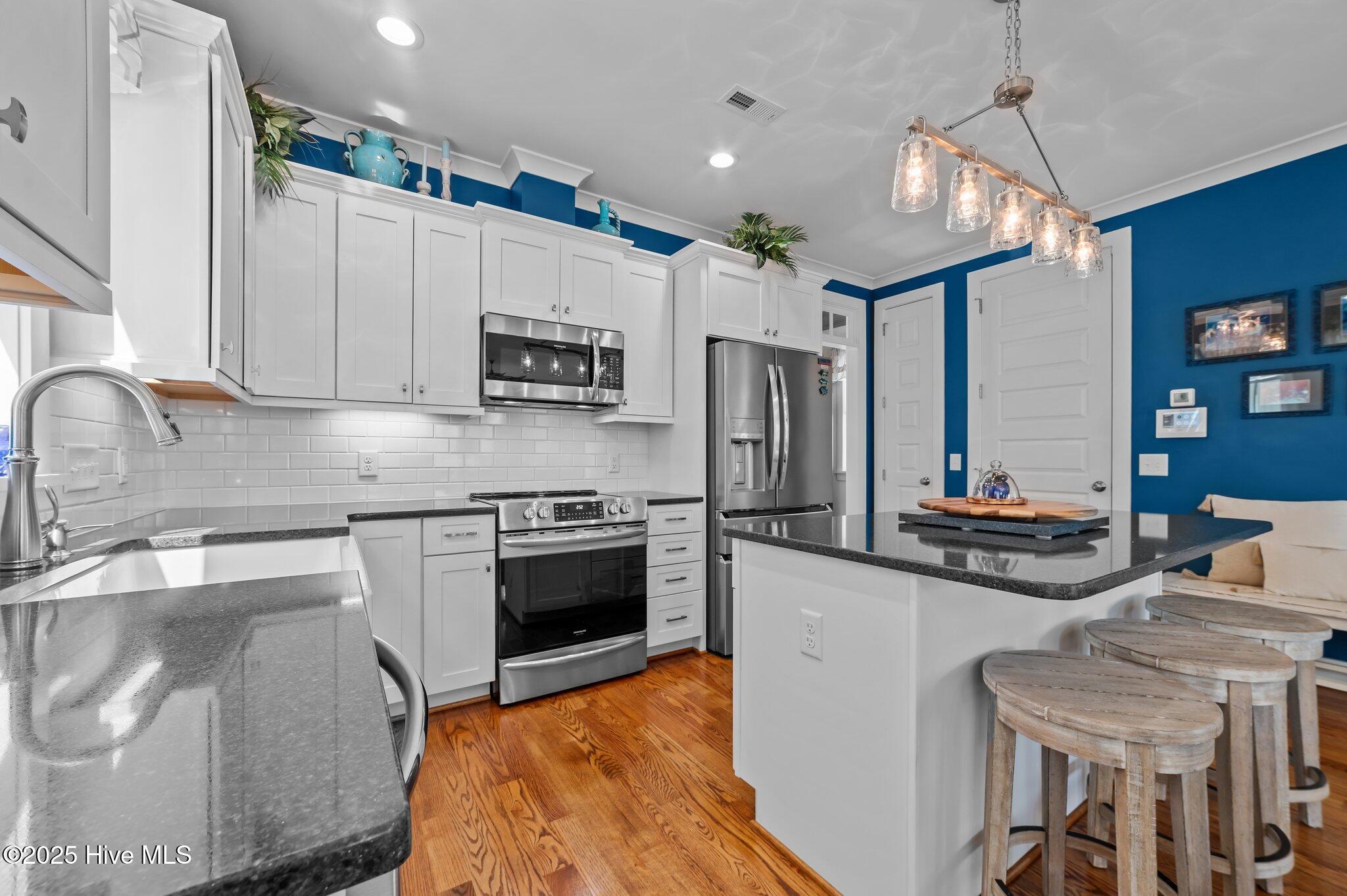 233 East Water Street Washington, NC 27889 - Photo 17 of 47 Gorgeous kitchen