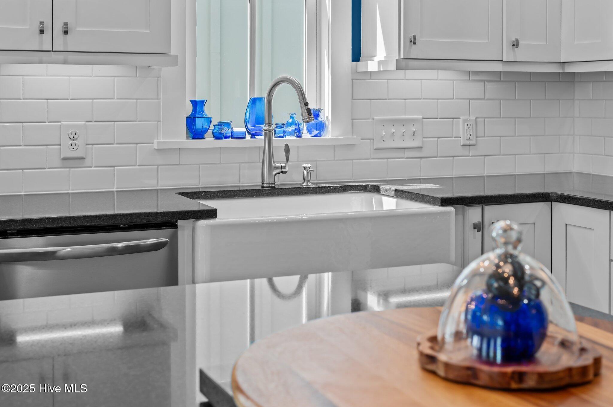 233 East Water Street Washington, NC 27889 - Photo 19 of 47 Custom upgrades