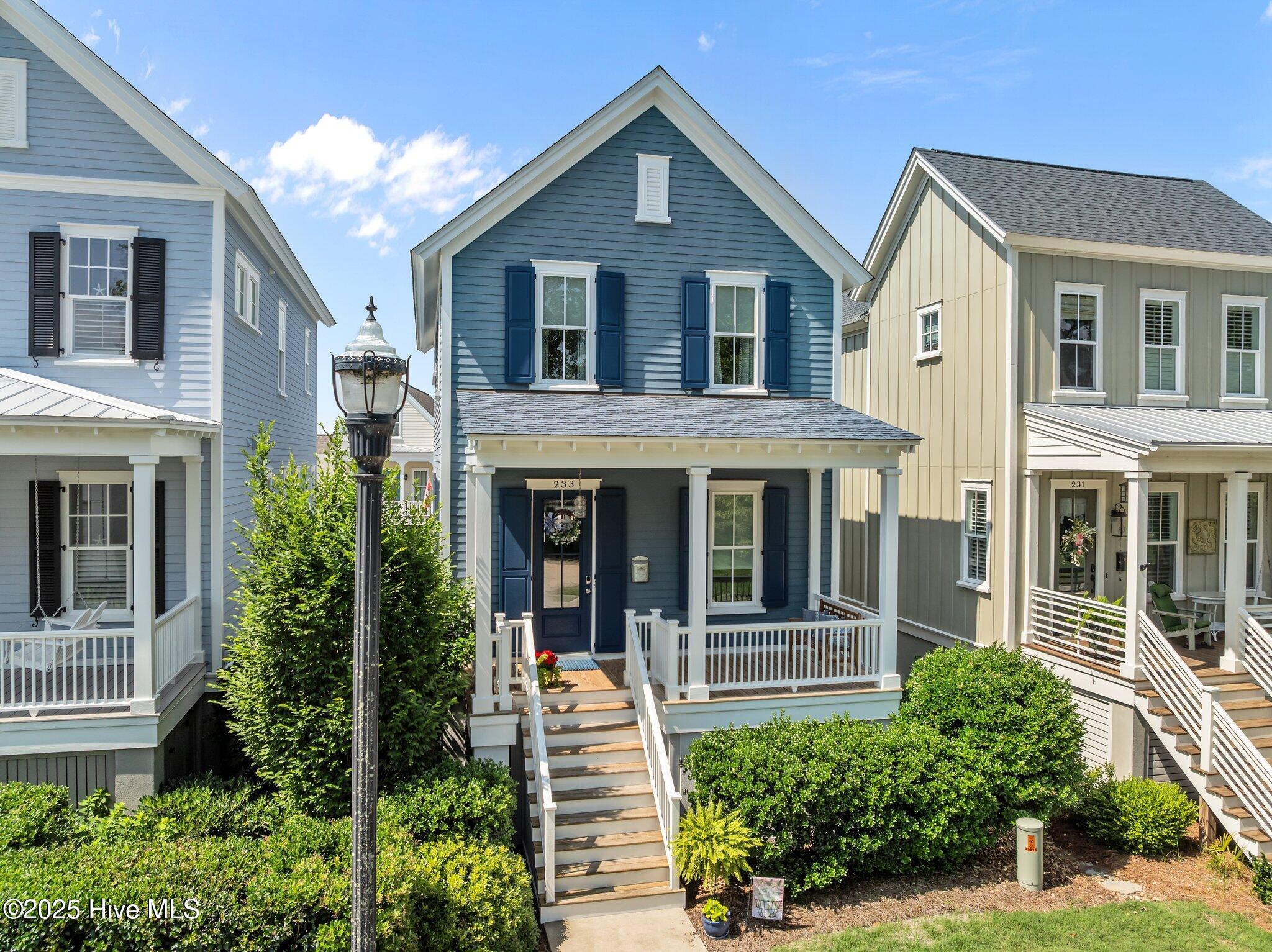 233 East Water Street Washington, NC 27889 - Photo 2 of 47 Carolina Cottage living
