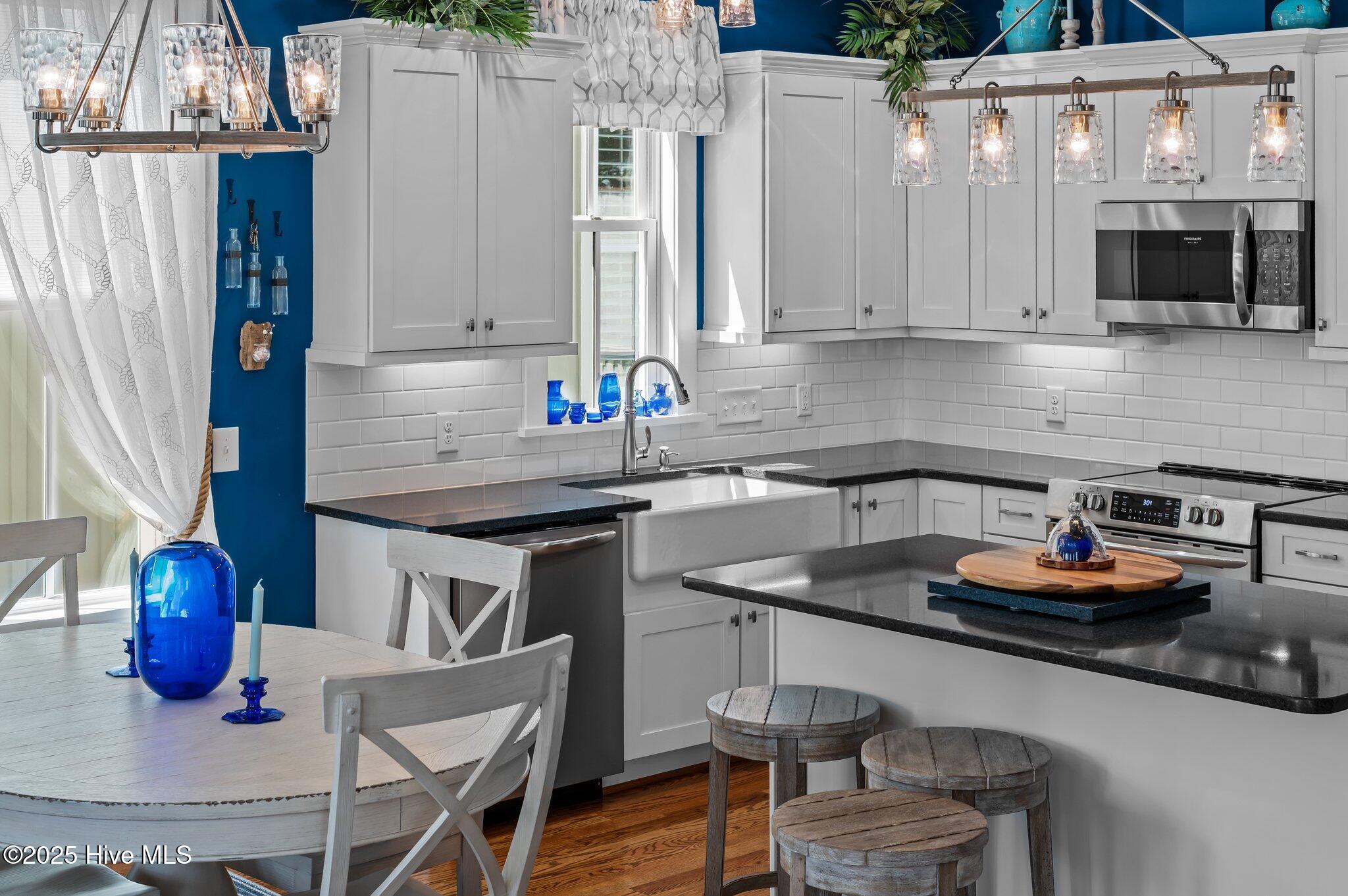 233 East Water Street Washington, NC 27889 - Photo 21 of 47 Integrated dining area