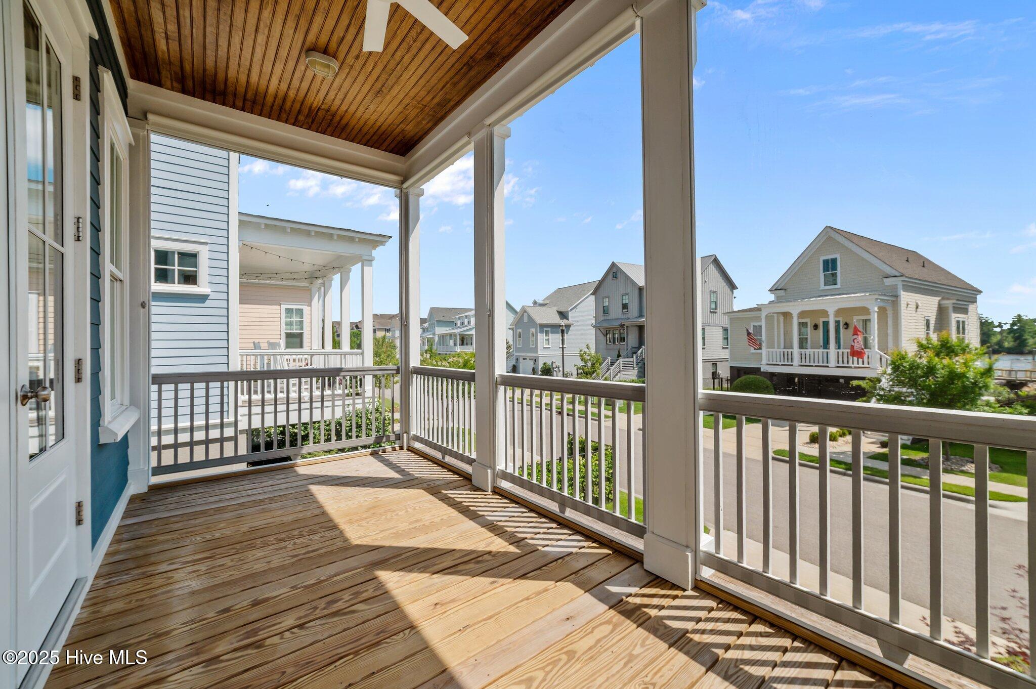 233 East Water Street Washington, NC 27889 - Photo 29 of 47 Large screened porch