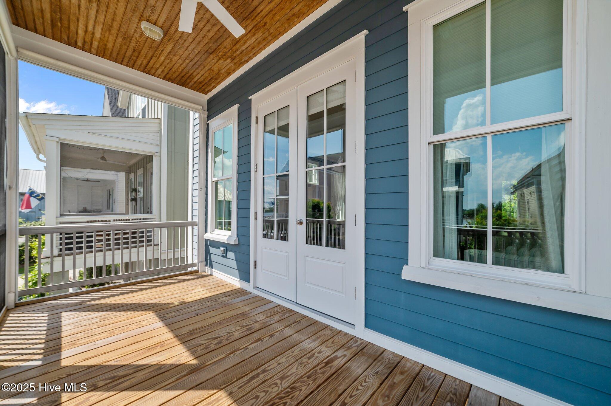 233 East Water Street Washington, NC 27889 - Photo 30 of 47 Cool breezes from the River