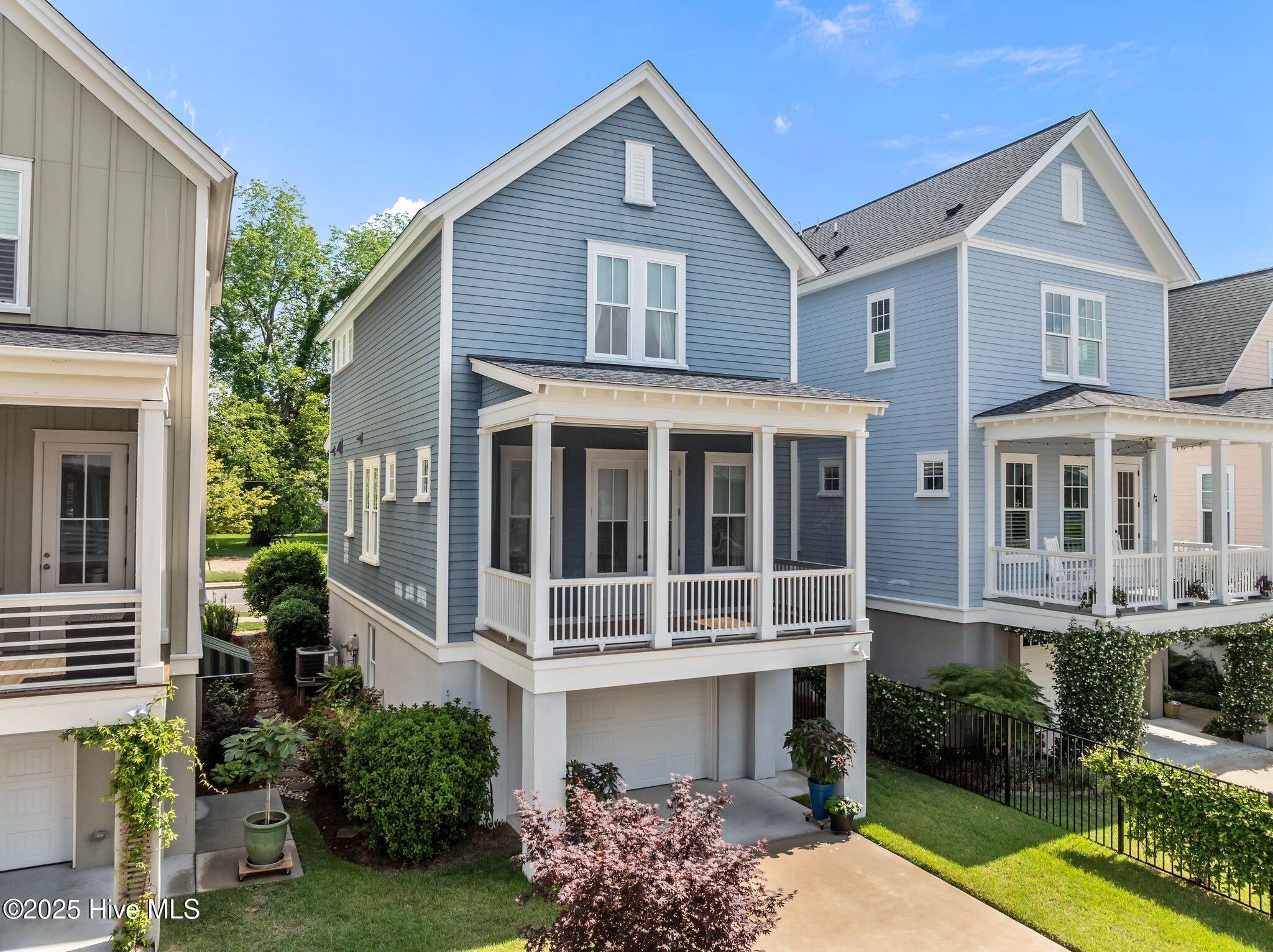 233 East Water Street Washington, NC 27889 - Photo 5 of 47 Water view screened porch