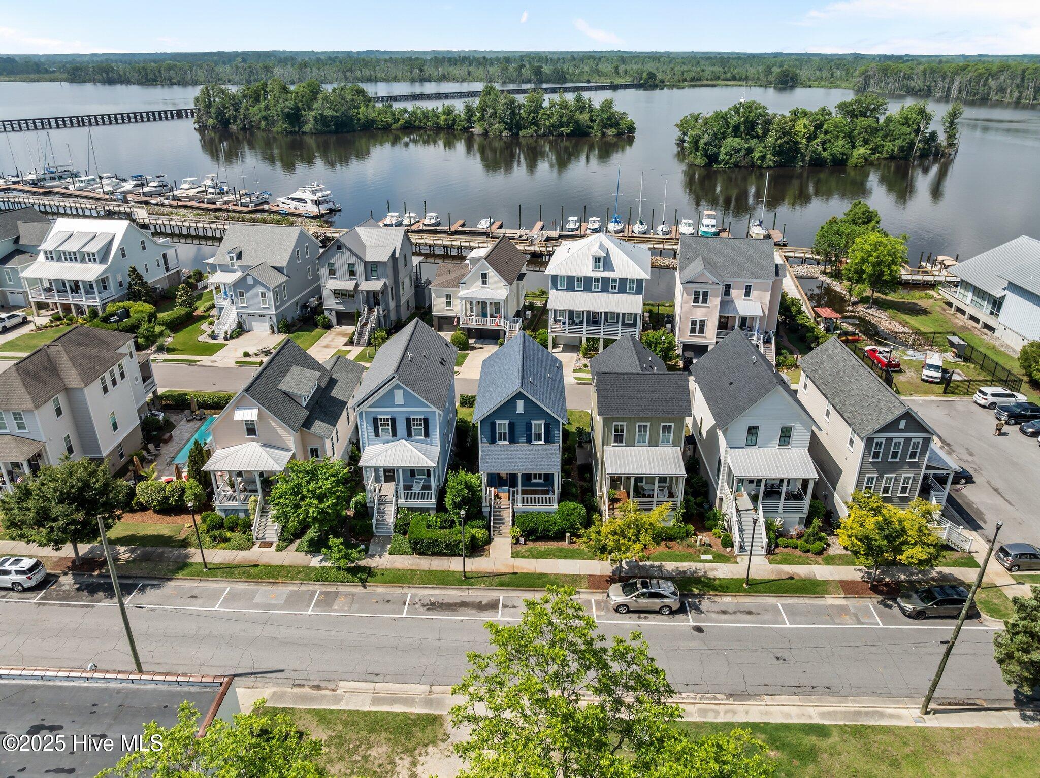 233 East Water Street Washington, NC 27889 - Photo 7 of 47 Moss Landing Harbor Homes