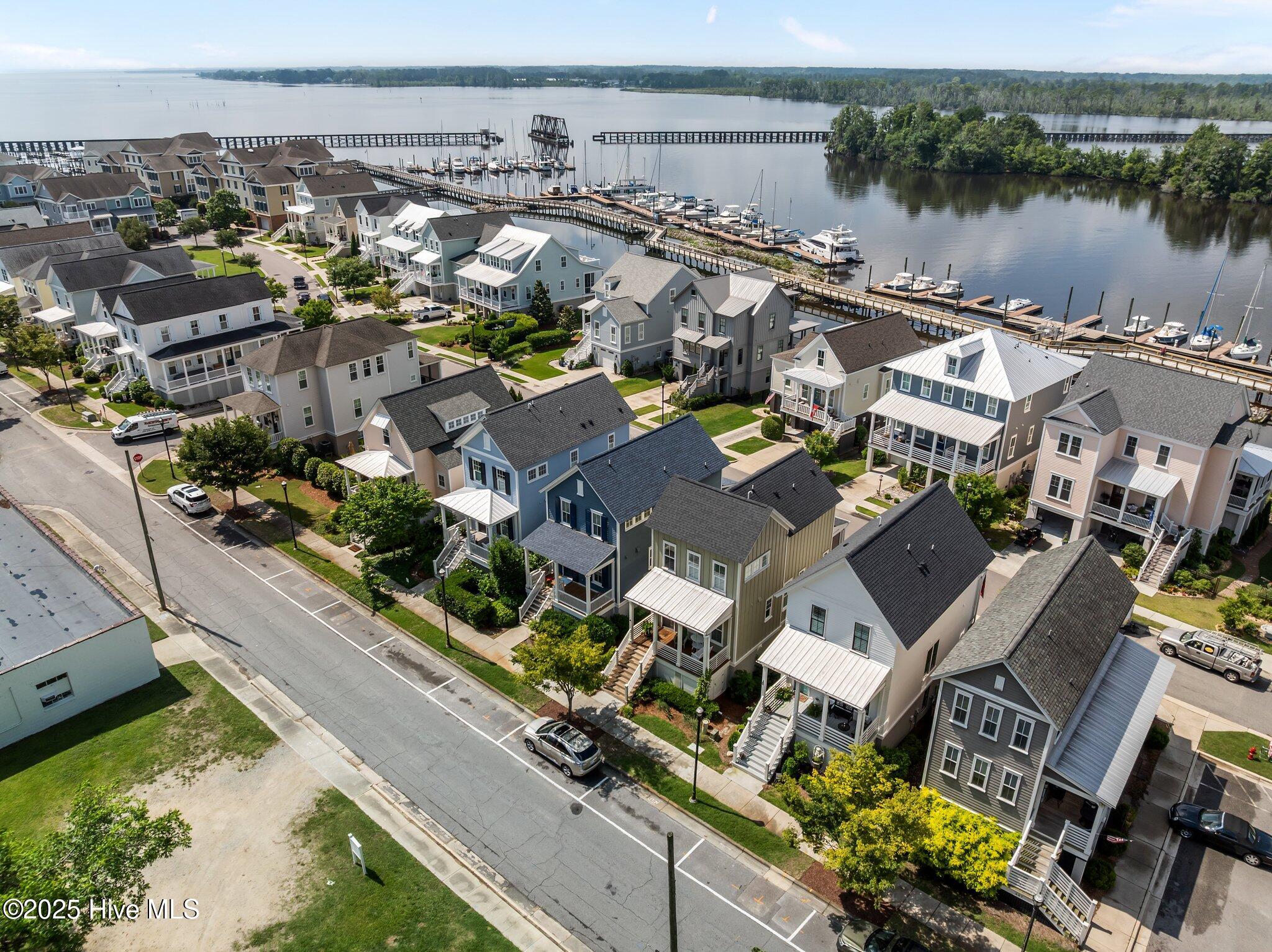 233 East Water Street Washington, NC 27889 - Photo 8 of 47 A walk to the River