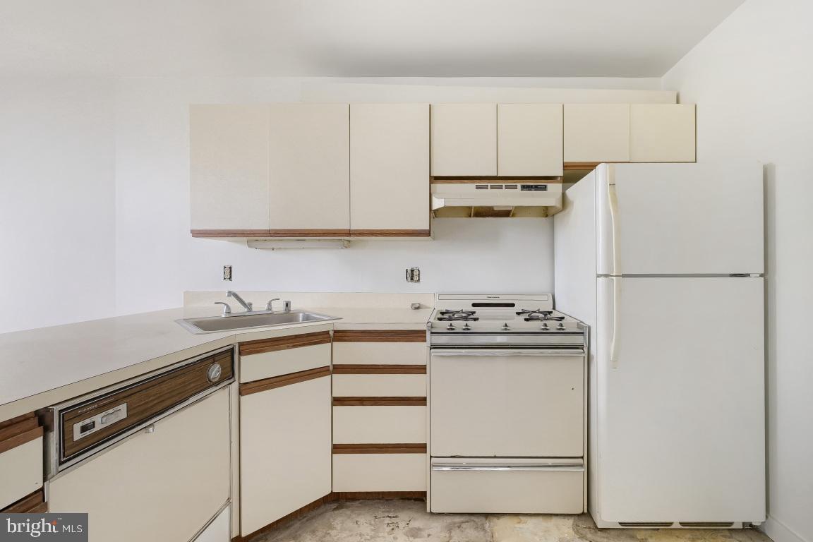 1001 St Paul Street, Unit 12D Baltimore, MD 21202 - Photo 8 of 17 Open layout kitchen