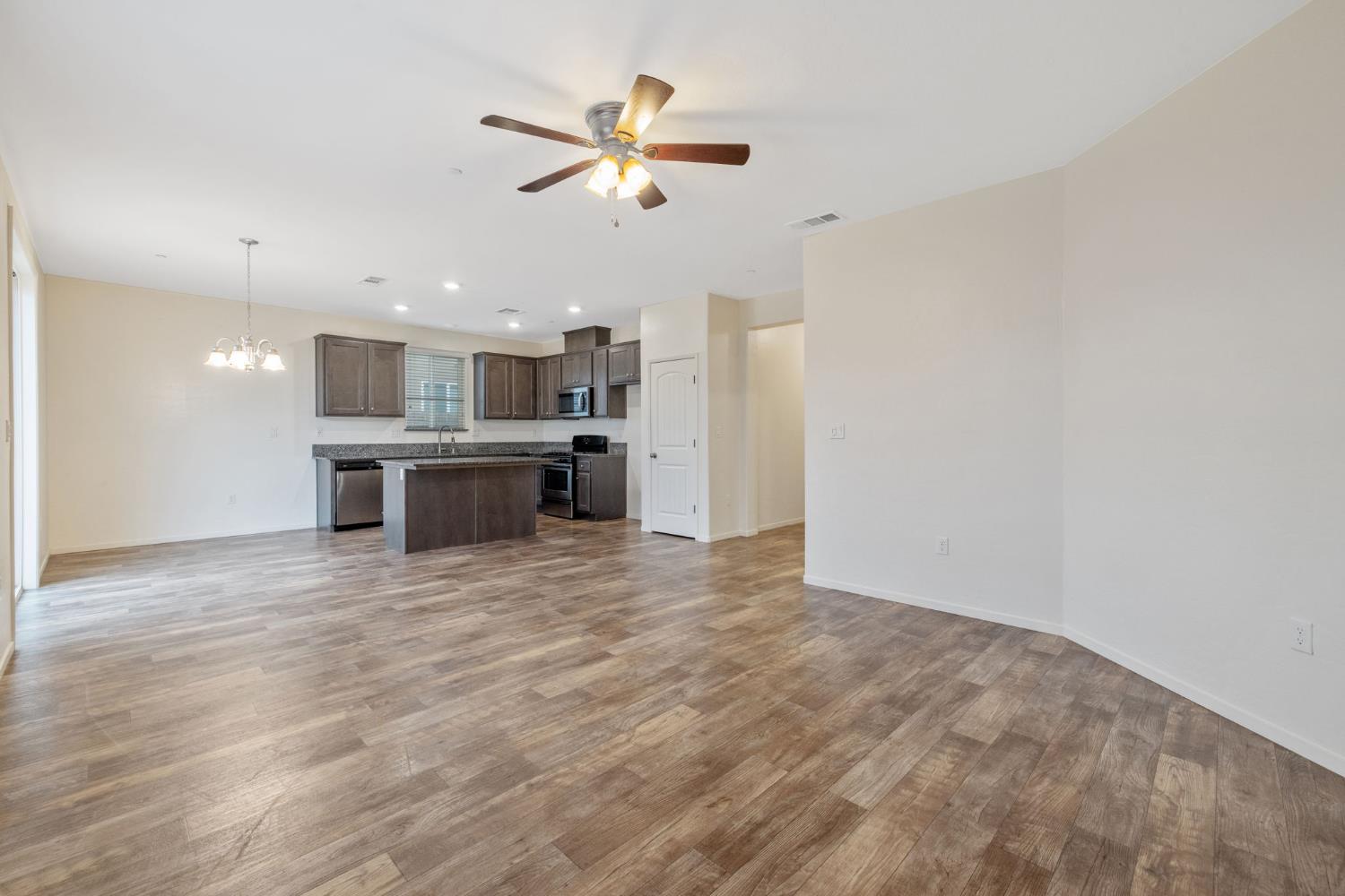 1595 Springcrest Street Hanford, CA 93230 - Photo 20 of 46