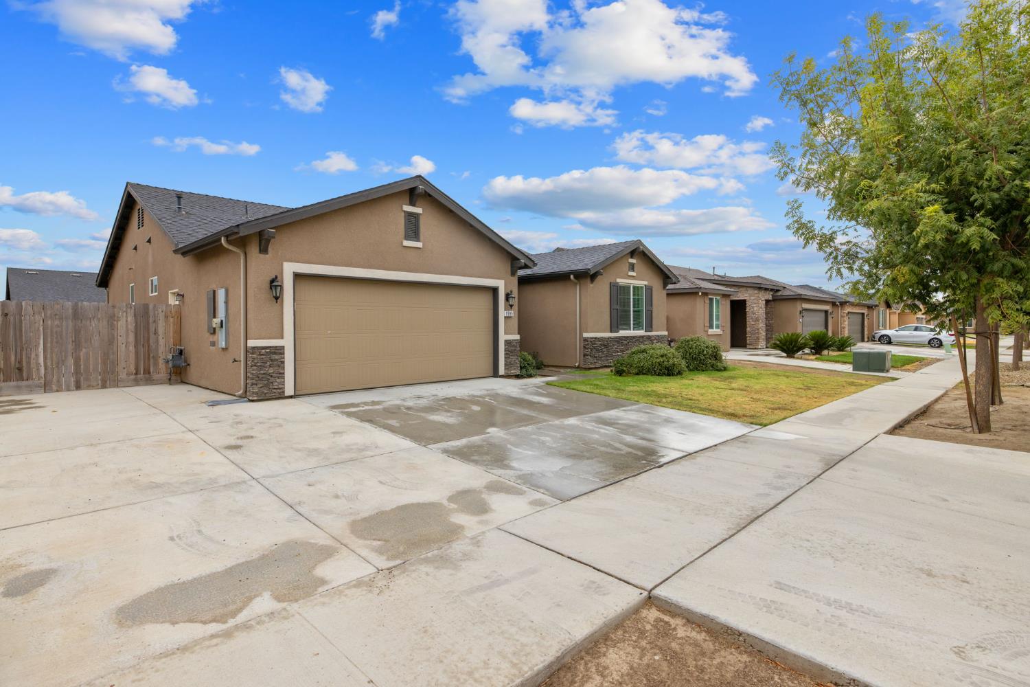 1595 Springcrest Street Hanford, CA 93230 - Photo 2 of 46