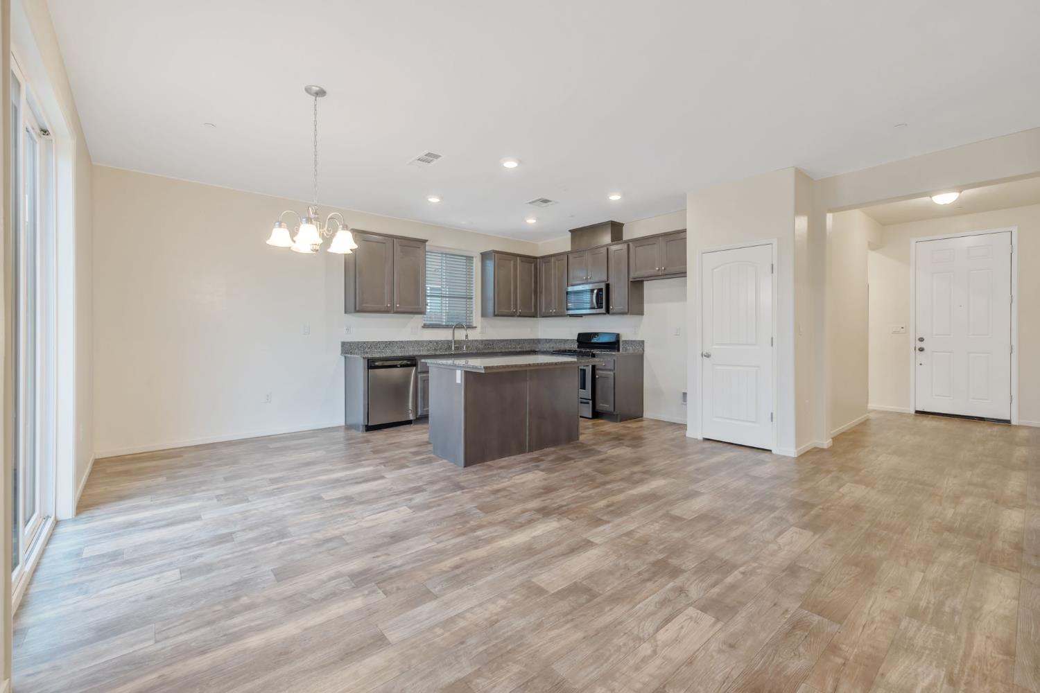 1595 Springcrest Street Hanford, CA 93230 - Photo 21 of 46