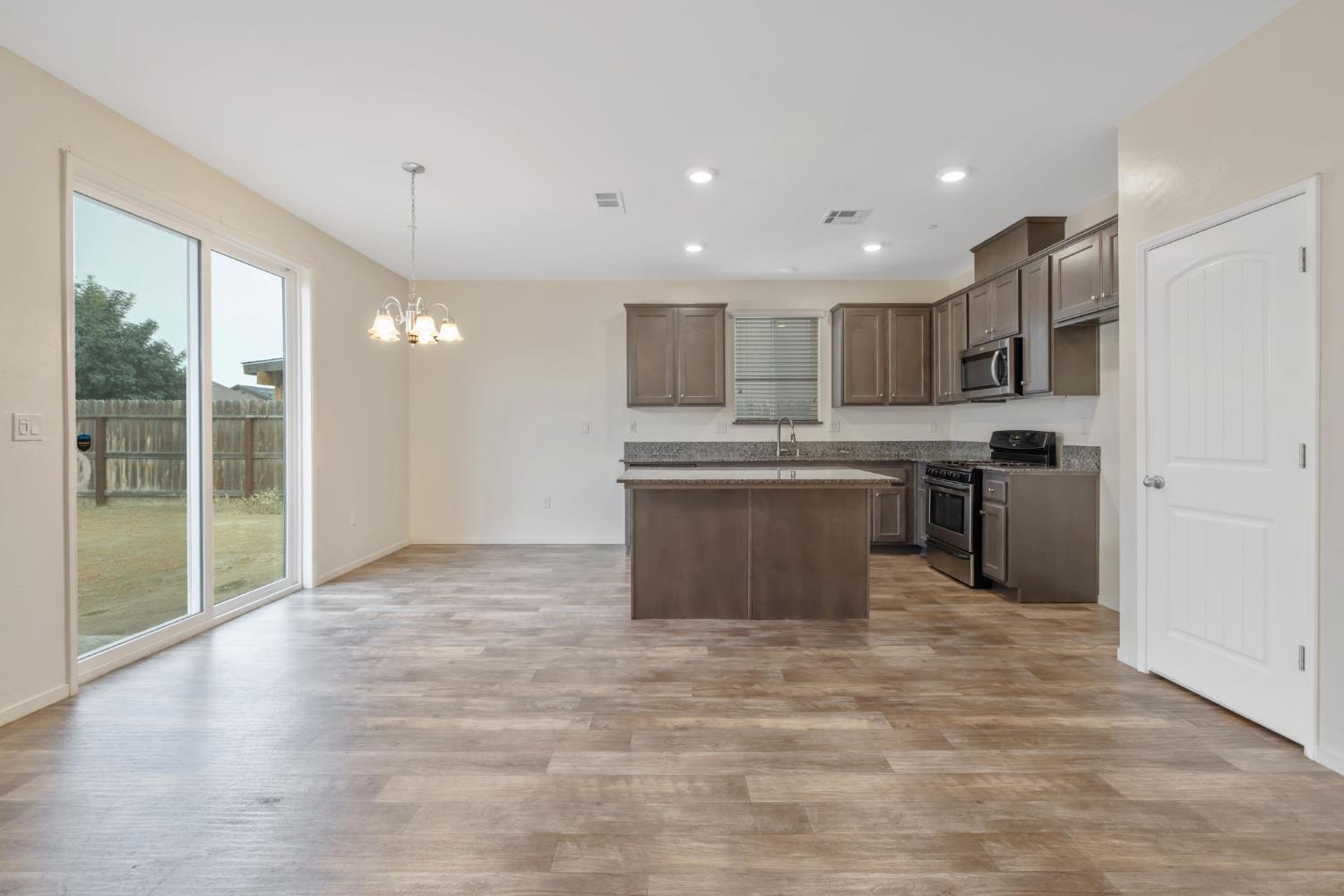 1595 Springcrest Street Hanford, CA 93230 - Photo 22 of 46