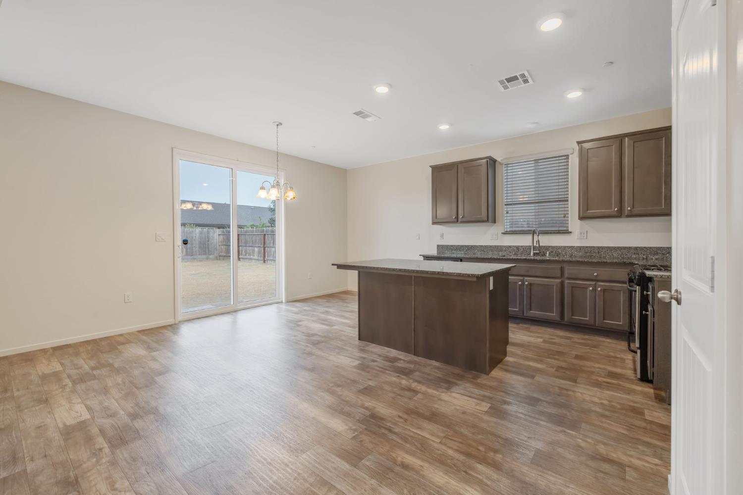 1595 Springcrest Street Hanford, CA 93230 - Photo 23 of 46