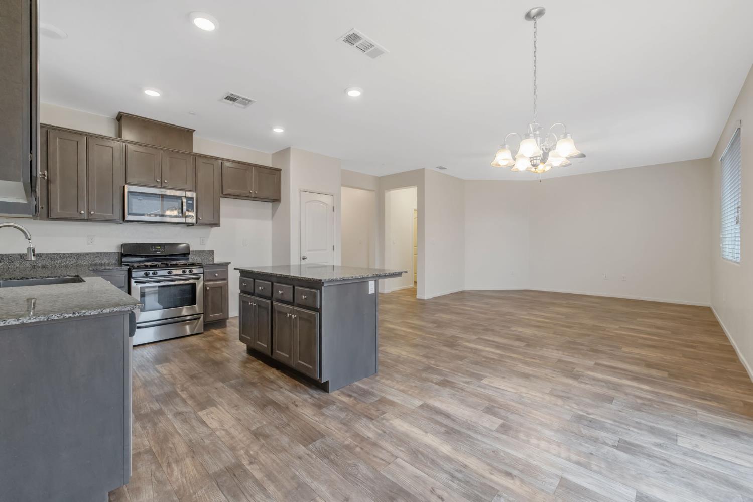 1595 Springcrest Street Hanford, CA 93230 - Photo 28 of 46