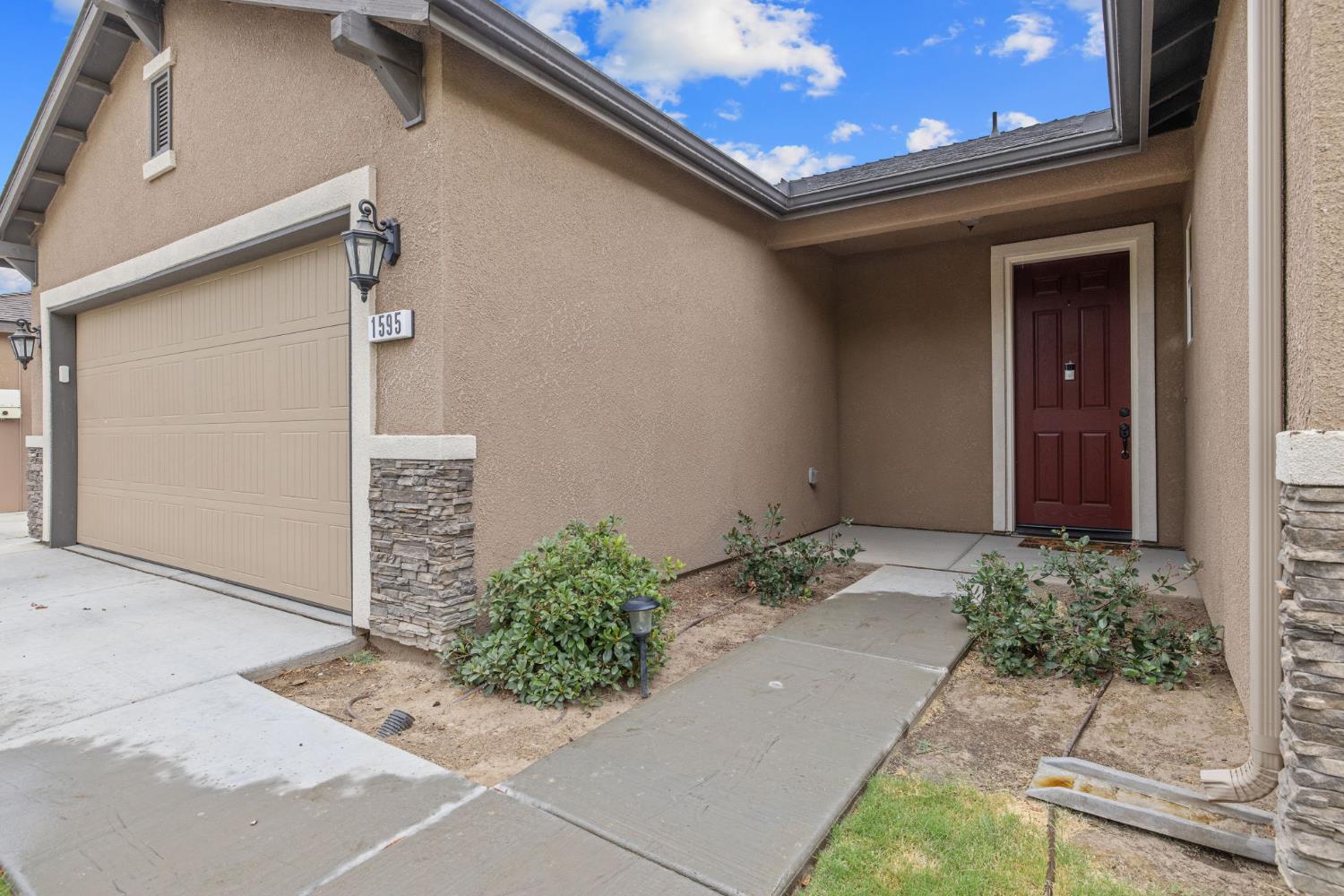 1595 Springcrest Street Hanford, CA 93230 - Photo 4 of 46