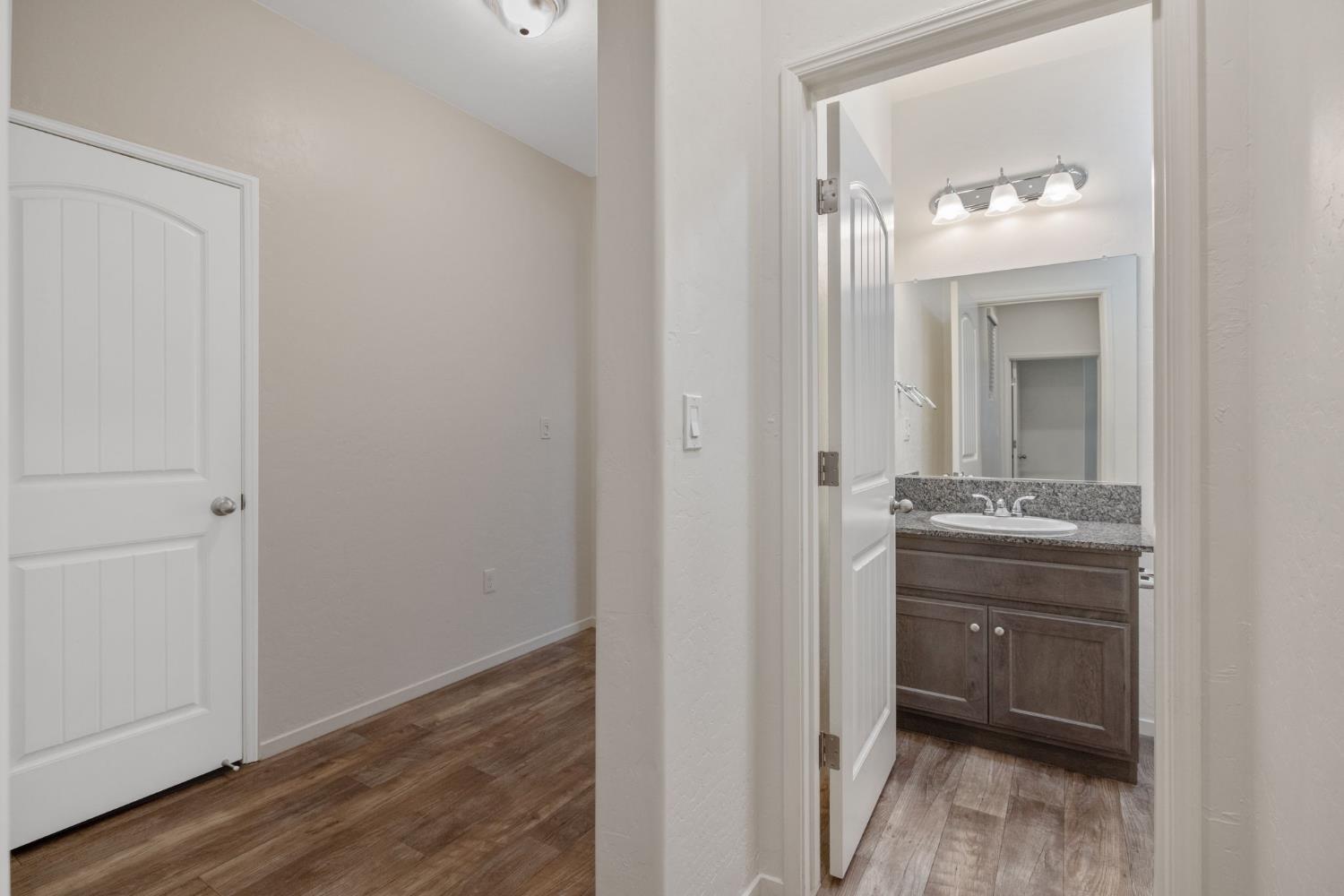 1595 Springcrest Street Hanford, CA 93230 - Photo 7 of 46