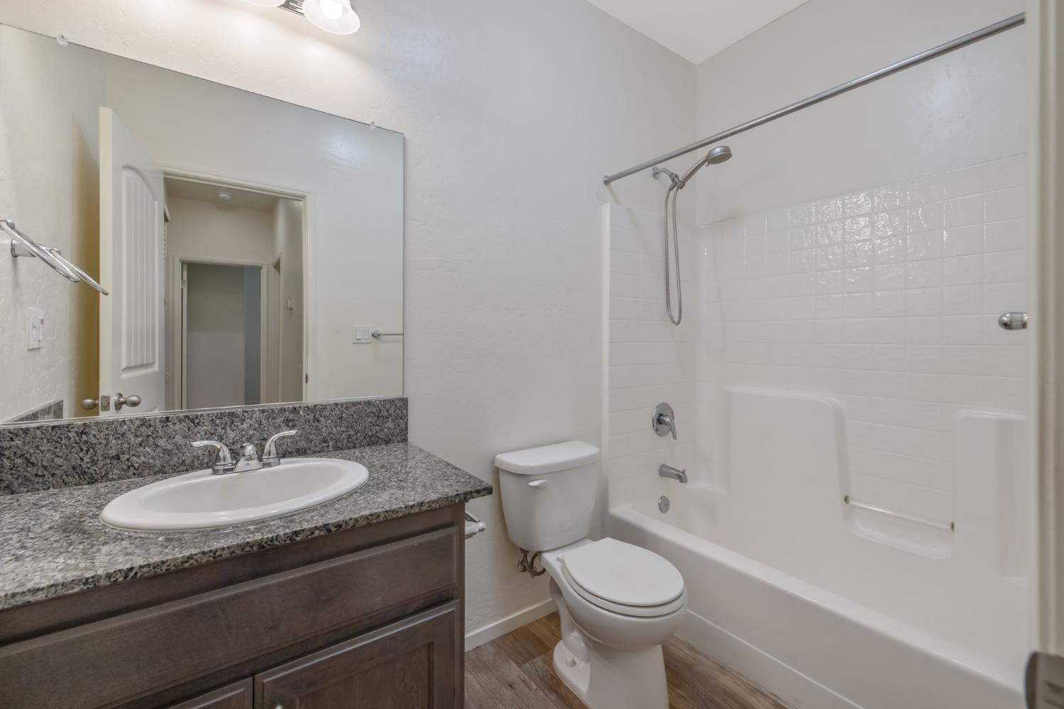 1595 Springcrest Street Hanford, CA 93230 - Photo 8 of 46