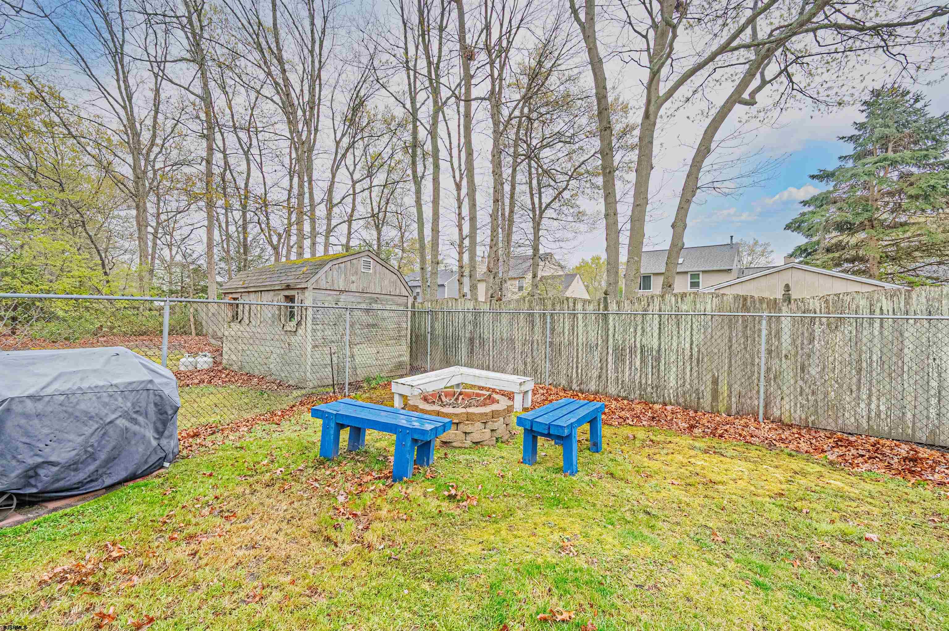 9 Rook Court Egg Harbor Township, NJ 08234 - Photo 26 of 27 a backyard of a house with table and chairs