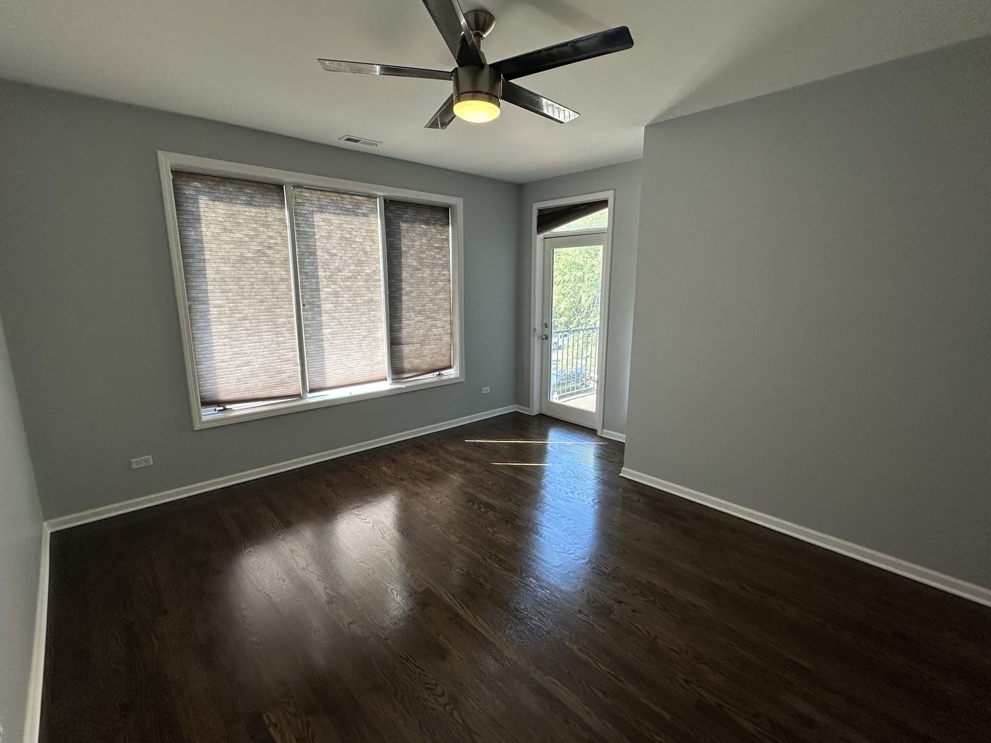 5219 South Michigan Avenue, Unit 2W Chicago, IL 60615 - Photo 9 of 14 a view of an empty room with wooden floor and a window