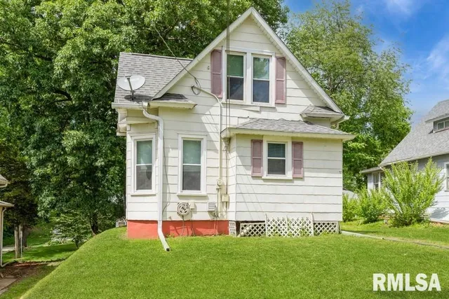 $72,000 | 2308 18th Avenue, Moline, IL 61265