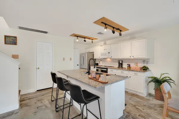 $2,900 | 30 Butterfly Branch Place, The Woodlands, TX 77382