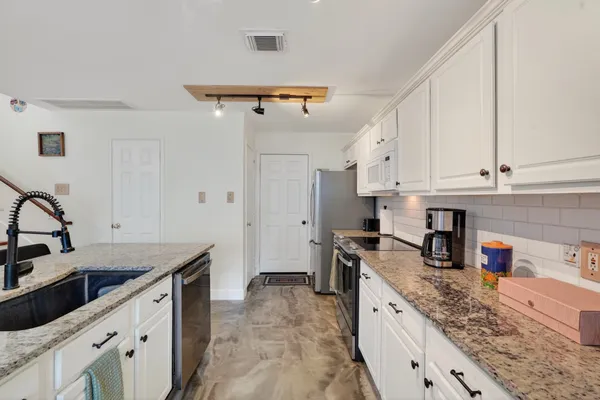 $2,900 | 30 Butterfly Branch Place, The Woodlands, TX 77382