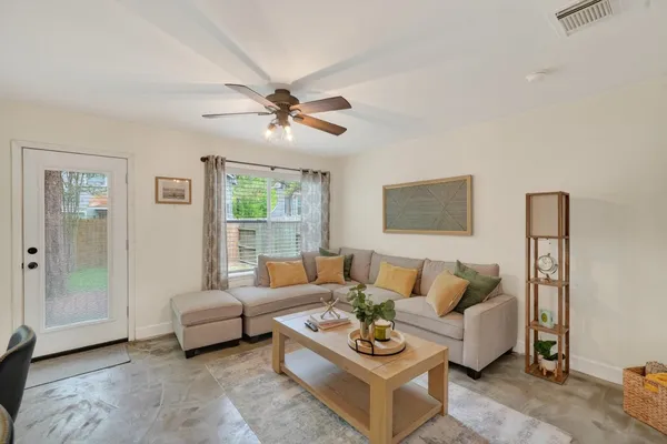$2,900 | 30 Butterfly Branch Place, The Woodlands, TX 77382