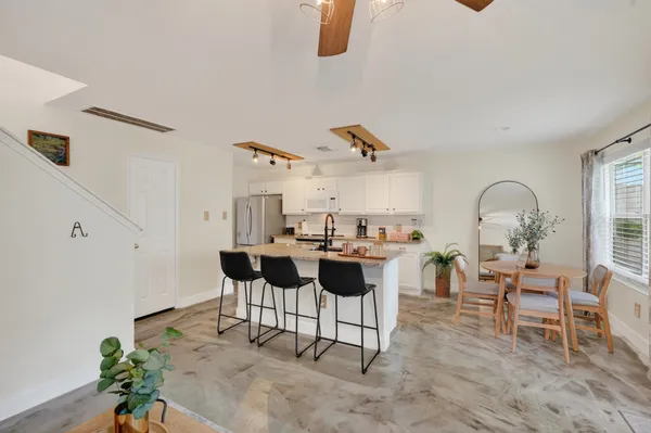 $2,900 | 30 Butterfly Branch Place, The Woodlands, TX 77382