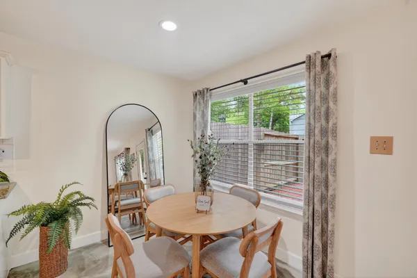 $2,900 | 30 Butterfly Branch Place, The Woodlands, TX 77382
