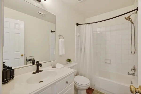 $2,900 | 30 Butterfly Branch Place, The Woodlands, TX 77382