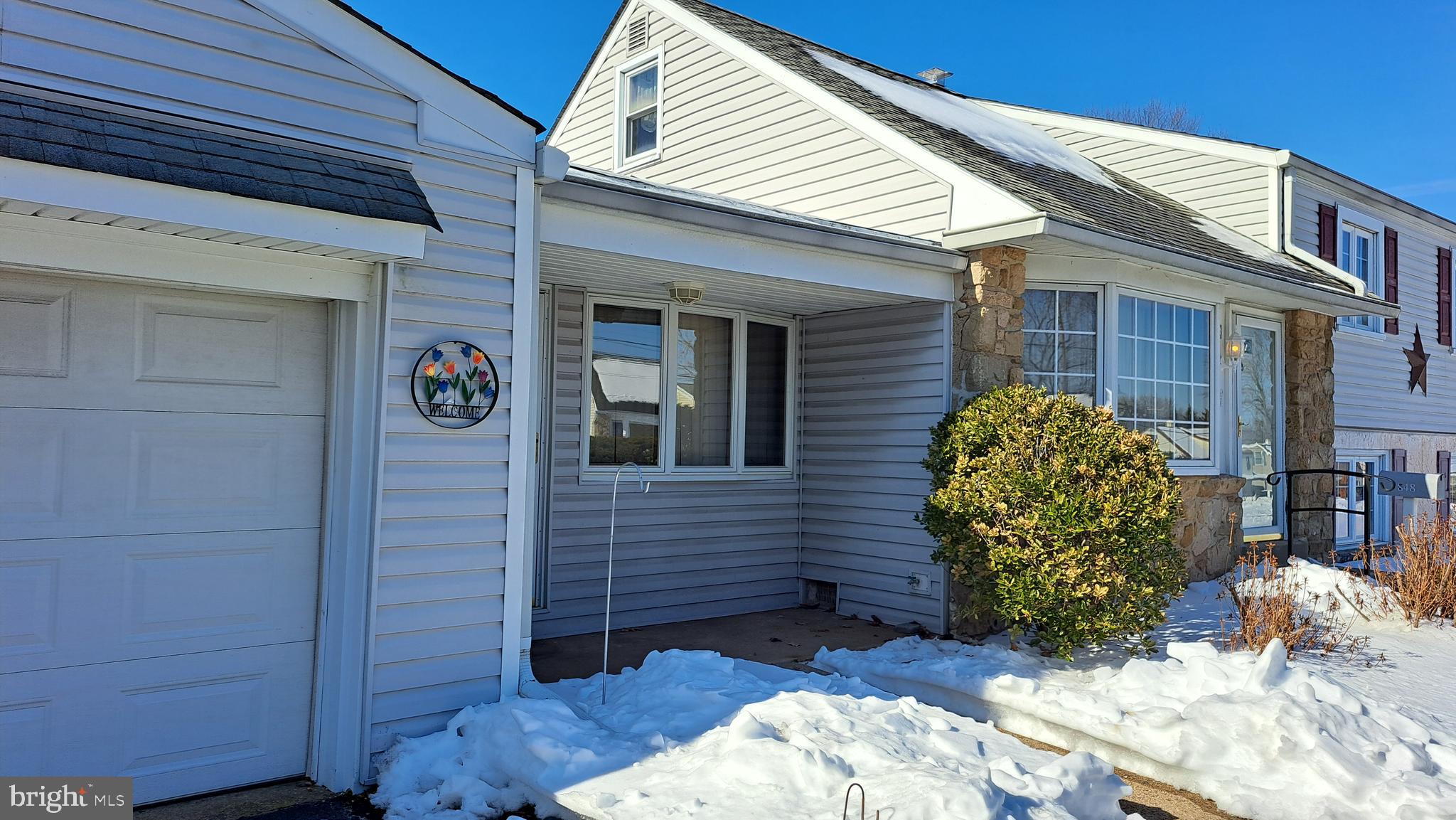 848 Sunnylea Road Lansdale, PA 19446 - Photo 4 of 5 2 car attached garage