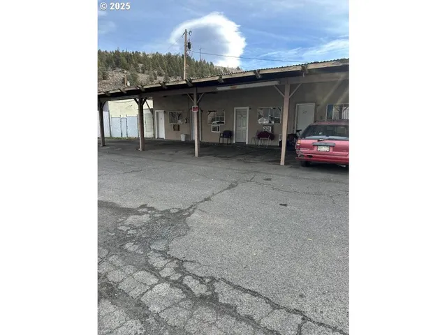 $450,000 | 755 South Canyon Boulevard, John Day, OR 97845