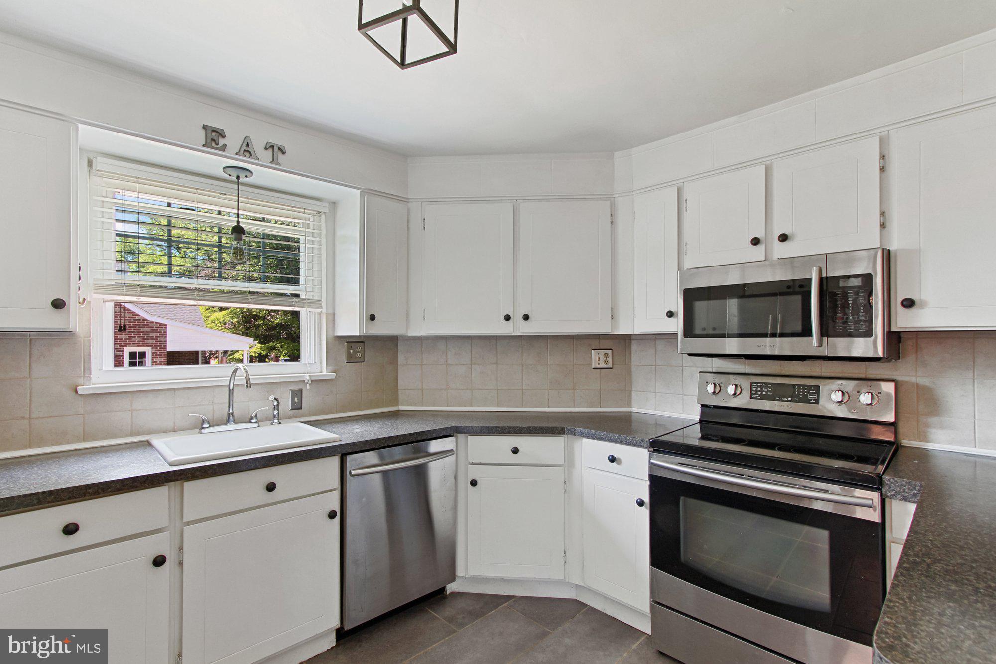406 Corbin Road York, PA 17403 - Photo 8 of 25