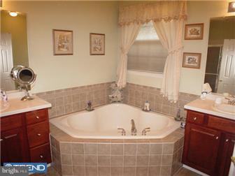 116 Somerfield Road Woolwich Township, NJ 08085 - Photo 13 of 25 Bathroom