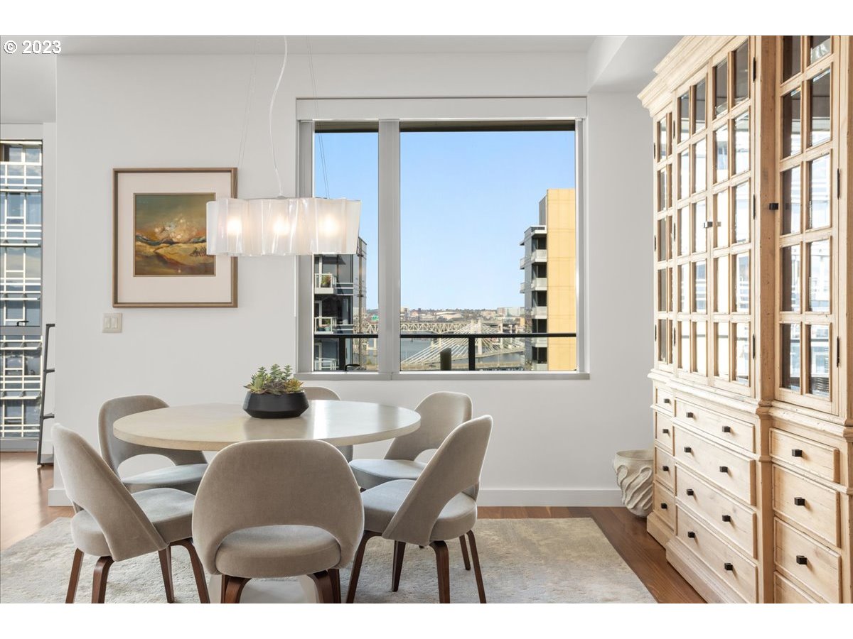 841 Southwest Gaines Street, Unit 1800 Portland, OR 97239 - Photo 20 of 39 a dining room with furniture and window