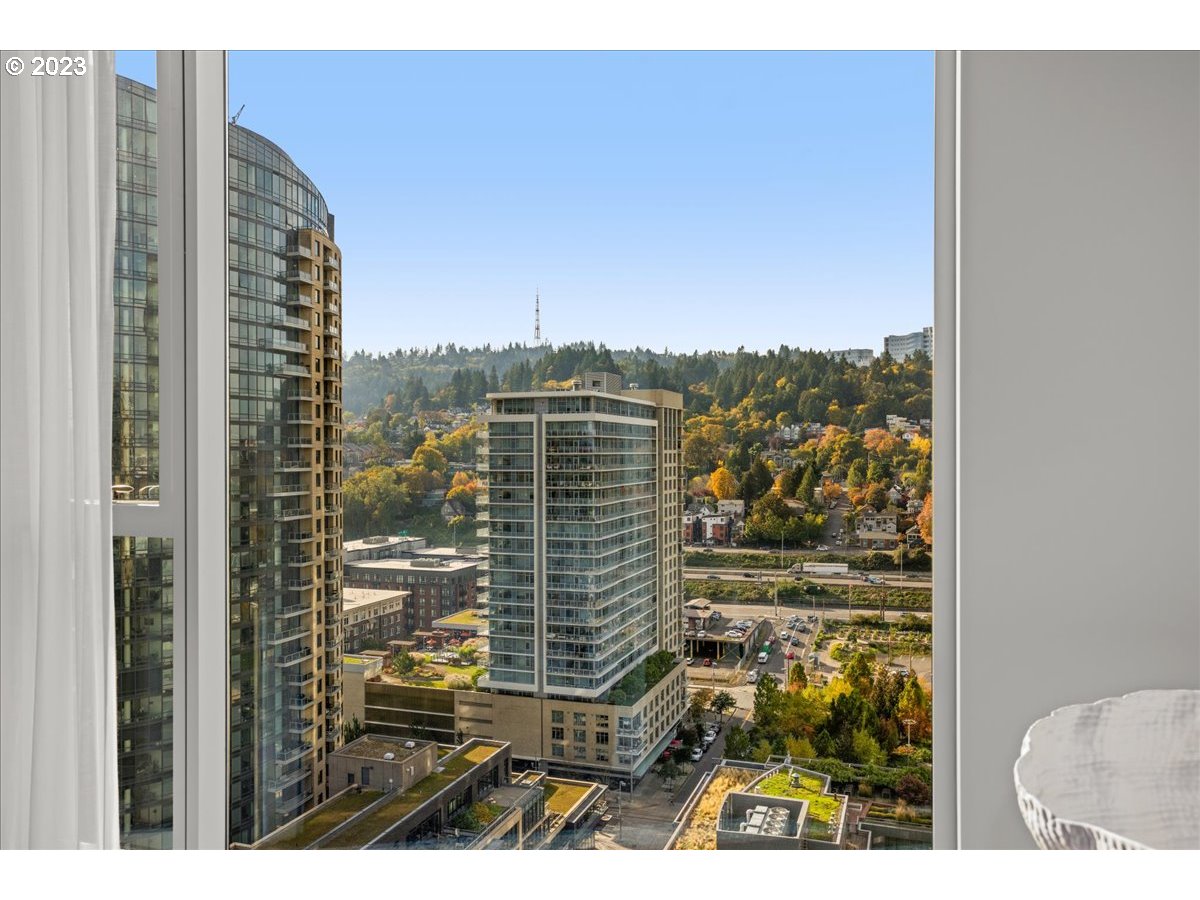 841 Southwest Gaines Street, Unit 1800 Portland, OR 97239 - Photo 25 of 39 a view of city with tall buildings